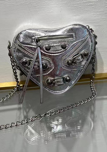 The Route 66 Leather Heart Shoulder Bag Silver