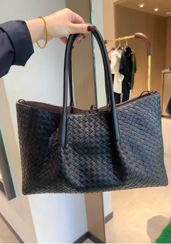 Mia Gallery Woven Leather Shoulder Large Bag Black