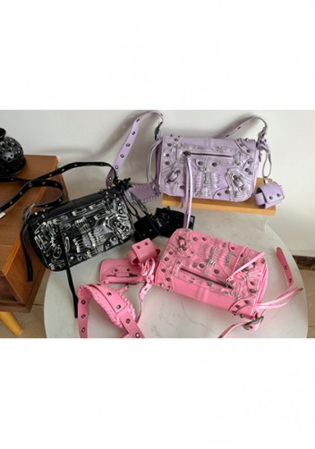 The Route 66 Vegan Leather Horizontal Messenger Bag Clips Black