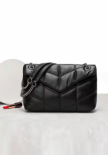 Yvonne Medium Envelope Shoulder Bag Lambskin Black