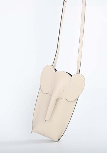 THE ELEPHANT POCKET SHOULDER LEATHER BAG CREAM